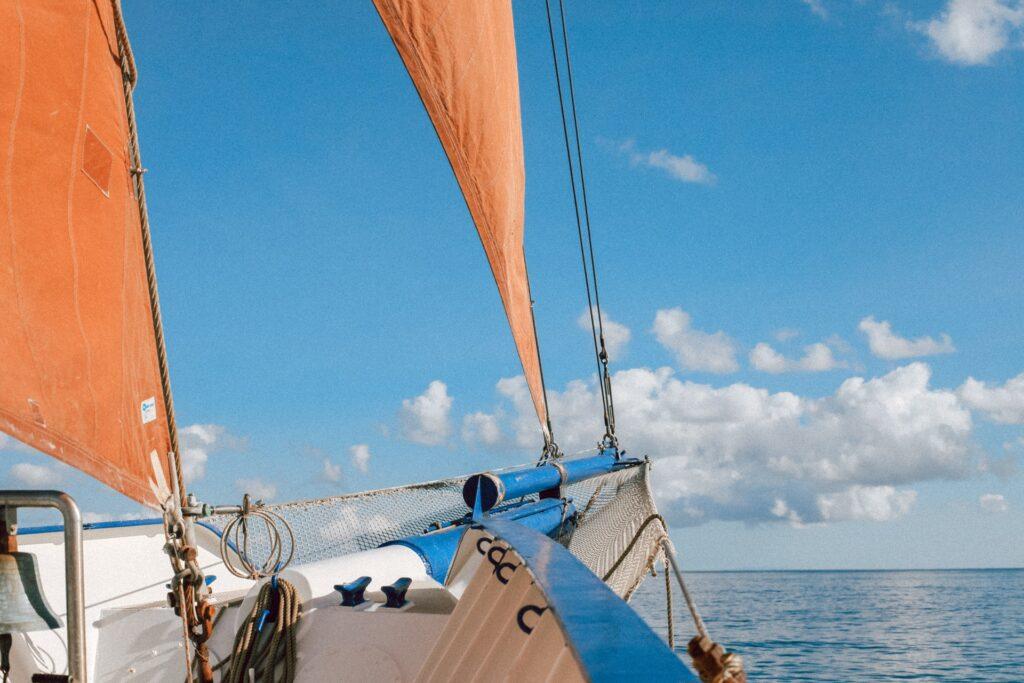 A smooth sailing boat to illustrate how people percieve passive investing to be